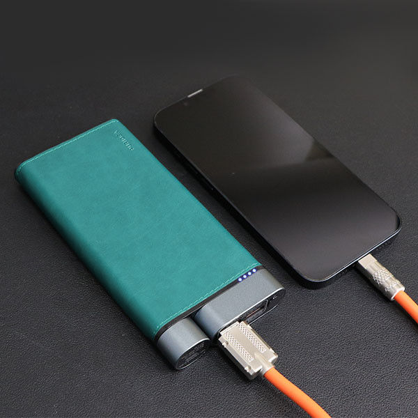 Eficiente banco de energia de 10000mAh com casca de metal e 3 portas - Carregue qualquer dispositivo USB-C!