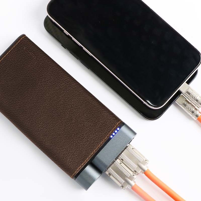 10000mAh Power Bank Metal Shell Leather Finish 2pcs USB-A 1pc Portos Tipo-C